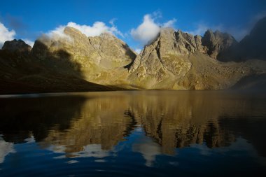 Güzel göl Georgia dağlarda