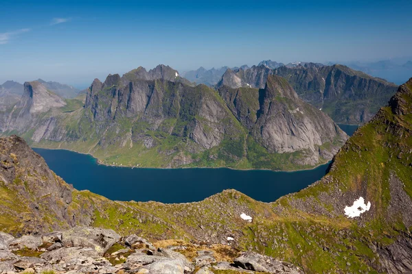 Verde pittoresco paesaggio della Norvegia — Foto Stock