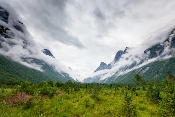 Paisagem pitoresca da paisagem rural da Noruega — Fotografia de Stock