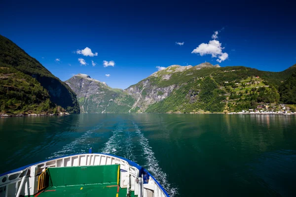 Podróż wzdłuż Geiranger fiord w Norwegii — Zdjęcie stockowe