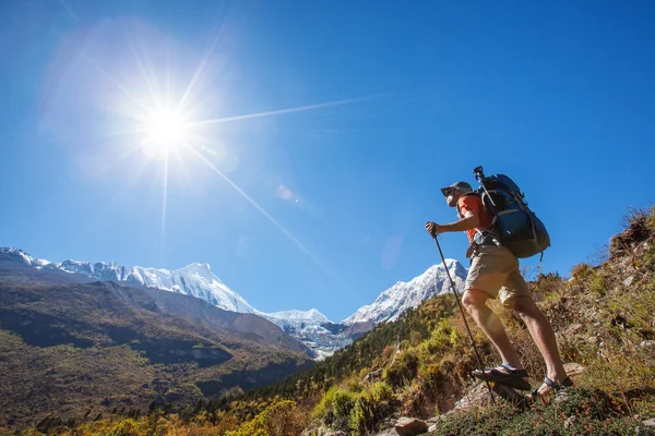 Wanderer auf dem Trek im Himalaya, Manaslu-Region, Nepal — Stockfoto