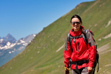 Kafkas Dağları'nda uzun yürüyüşe çıkan kimse
