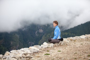 Uzun yürüyüşe çıkan kimse Himalayalar, Nepal Trek aittir