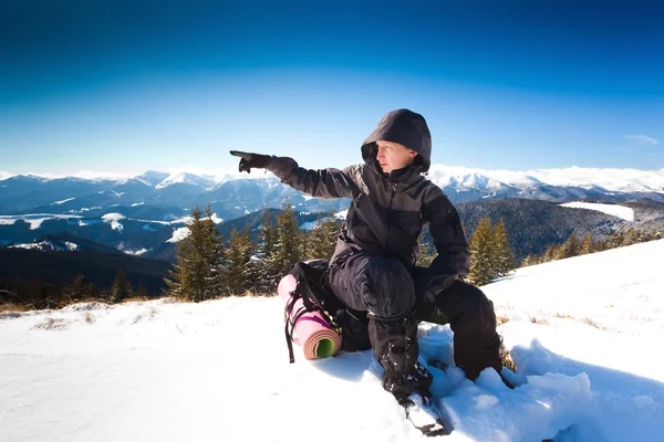 Hiker in winter mountains — Stock Photo, Image