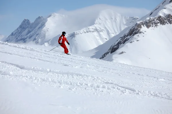 Skier has fun in high winter mountains of Georgia — Stock Photo, Image