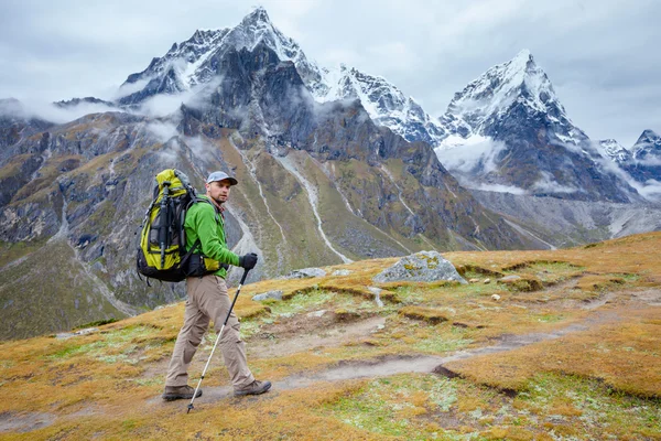 Túrázó a Trek-Himalája, Khumbu valley, Nepál — Stock Fotó