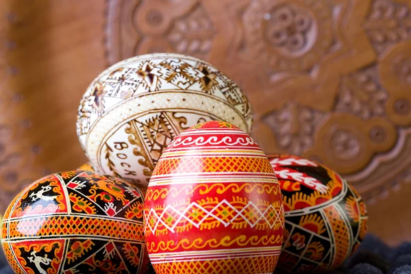 Ručně zdobená velikonoční vajíčka — Stock fotografie