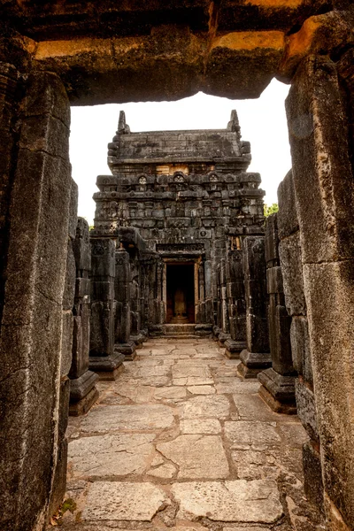 Nalanda Gedige, starobylé kompletní kamenné budově poblíž Matale, Sr — Stock fotografie