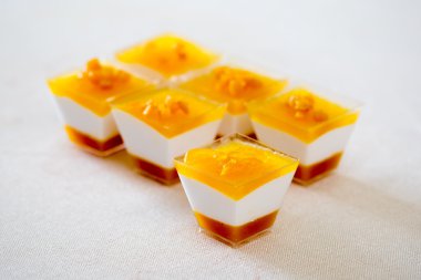Panna cotta ile egzotik meyve