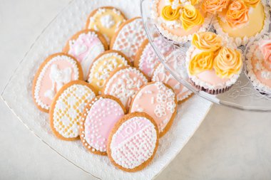 Beyaz masa tarz düğün Çerezler