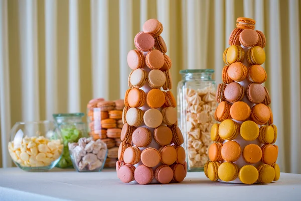 Bir macaron - tatlı beze tabanlı Konfeksiyon 