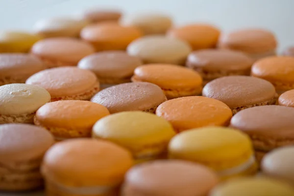 Eine Macaron - süße Süßigkeit auf Baiser-Basis — Stockfoto