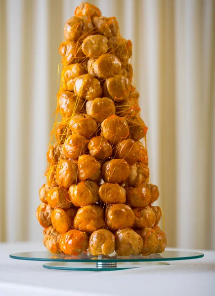 Ένα γαλλικό επιδόρπιο - croquembouche — Φωτογραφία Αρχείου