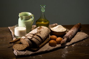 Ekmek ve un ile süt ve yumurta wo, Still life fotoğraf