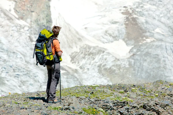 Trekking nas montanhas do Cáucaso Geórgia, região de Svaneti — Fotografia de Stock