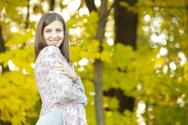 Kameranın güzel hamile kadın göz