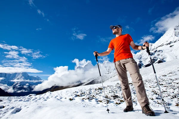 Randonnées dans les montagnes himalaya — Photo