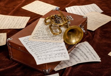 Vintage trompet kağıt levha notları ile arasında yalan söylüyor