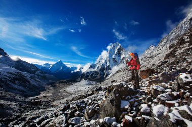 Himalaya Dağları'nda Khumbu vadi içinde hiking