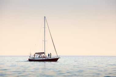 İnsanlar denize yaht, dinlen