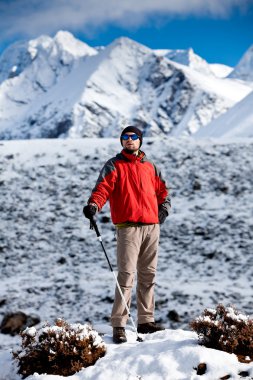 Himalaya dağlarında yürüyüş
