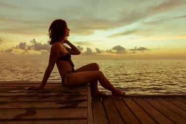 Beyaz kadın güzel deniz kıyısı aittir