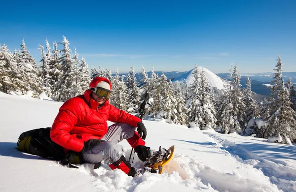 Wanderer in den Winterbergen — Stockfoto