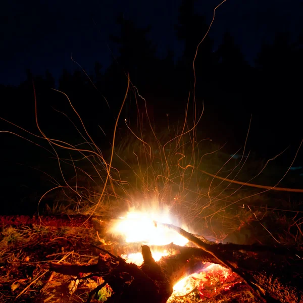 Firepalce with sparks in mountains — Stock Photo, Image