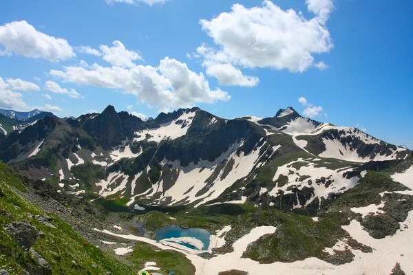 Bellissimo paesaggio delle montagne di Hymalayas — Foto Stock