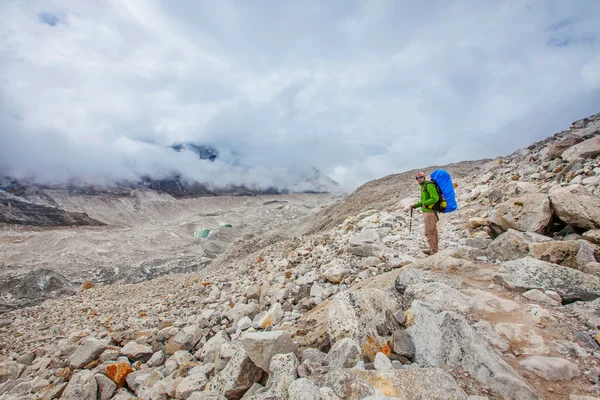 在昆布沃利在喜马拉雅山脉徒步旅行 — 图库照片