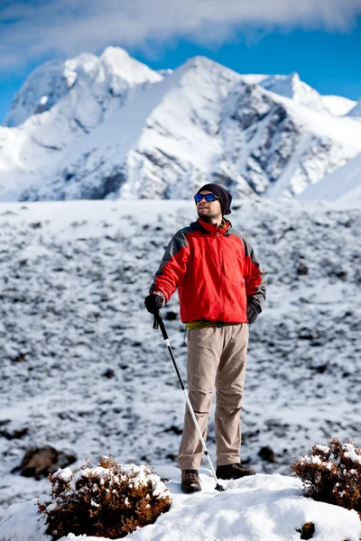 Wandelen in de Himalaya bergen — Stockfoto