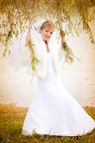 Bella sposa il giorno del suo matrimonio — Foto Stock