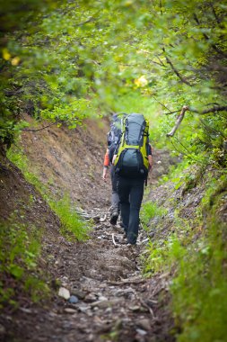 Trekker Georgia Kafkasya yüksek dağlarda