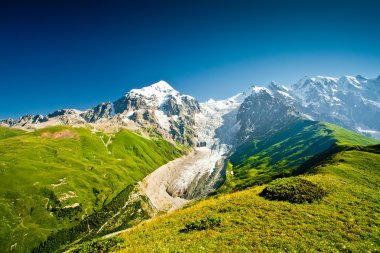 üst svaneti, Gürcistan'ın Kafkasya dağlarında güzel vadi