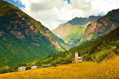 Dağ altında eski Gürcü Köyü