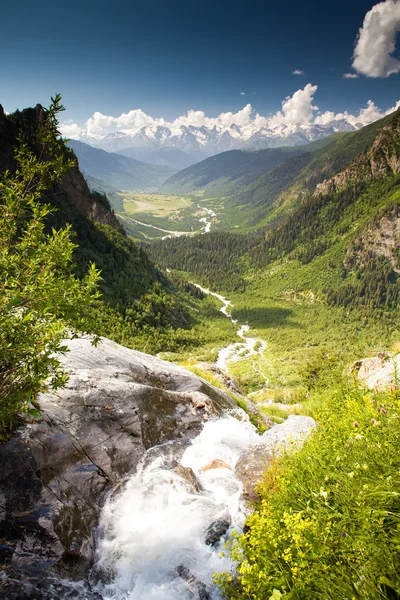 위 svaneti, 조지아에서에서 코 카 서 스 산맥에서 아름 다운 walley — 스톡 사진