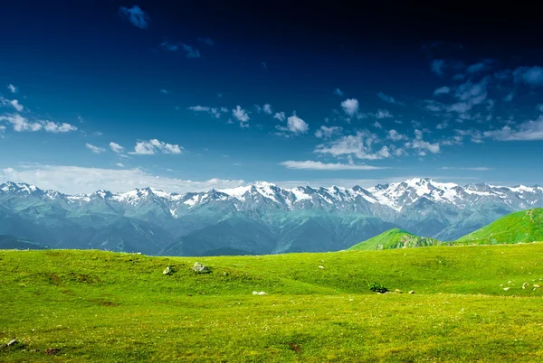 Dağları ile güzel manzaralar — Stok fotoğraf