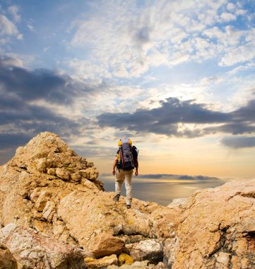 Yürüyüşçüler Kafkasya dağlarında