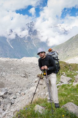 Hikier Bezengi reg Kafkasya dağlarında dağ tırmanma