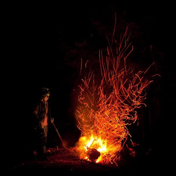 Firepalce 与山中的火花 — 图库照片