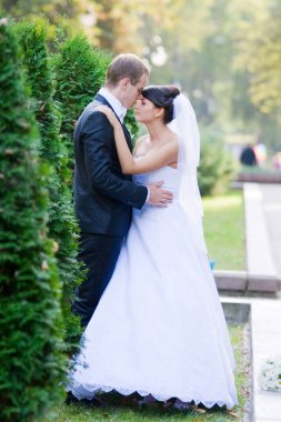 Mutlu gelin ve damat düğün günlerinde