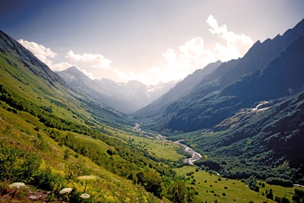 Vue panoramique sur les montagnes du Caucase — Photo