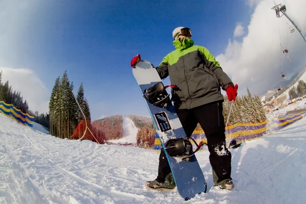 Snowboarder in den Karpaten — Stockfoto