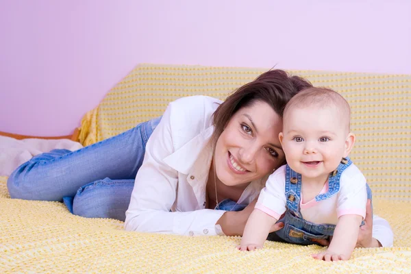 Amor de la madre, Madre e hija —  Fotos de Stock