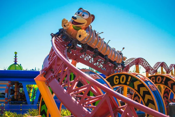 Personas Disfrutando Montaña Rusa Slinky Dog Dash Hollywood Studios 185 — Foto de Stock