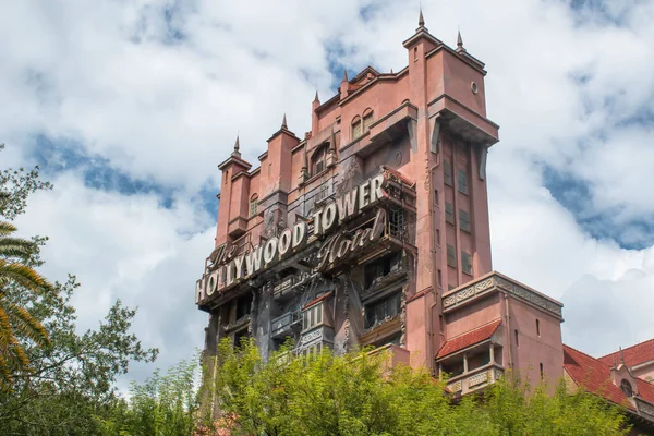 Orlando, Florida. 12 Ağustos 2020. Hollywood Stüdyolarındaki Hollywood Kulesi Oteli 'nin panoramik manzarası (9))