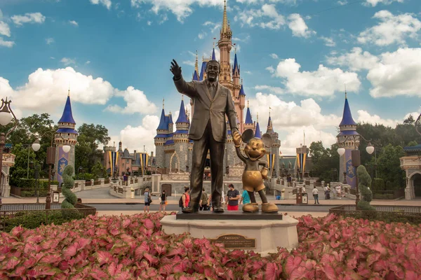 Orlando Florida Srpna2020 Partneři Socha Mickey Walt Disney Magic Kingdom — Stock fotografie