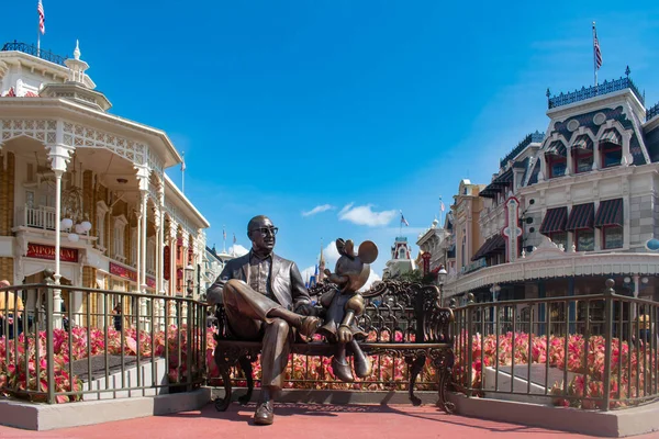 ロイ ディズニー写真素材 ロイヤリティフリーロイ ディズニー画像 Depositphotos