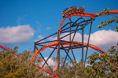 Tampa Körfezi, Florida. 29 Aralık 2020. Busch Gardens 'ta eğlenen insanlar (63)