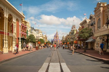 Orlando , Florida. 21 Eylül 2020. Magic KIngdom 'daki ana caddenin panoramik görüntüsü (64)